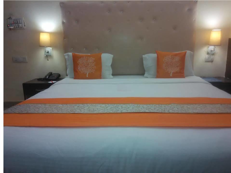 Lazeez Hotel นิวเดลี ภายนอก รูปภาพ