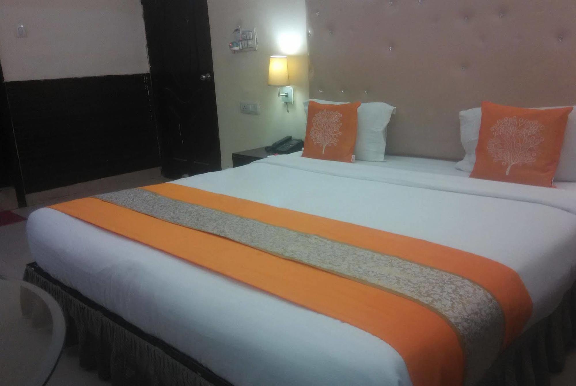 Lazeez Hotel นิวเดลี ภายนอก รูปภาพ
